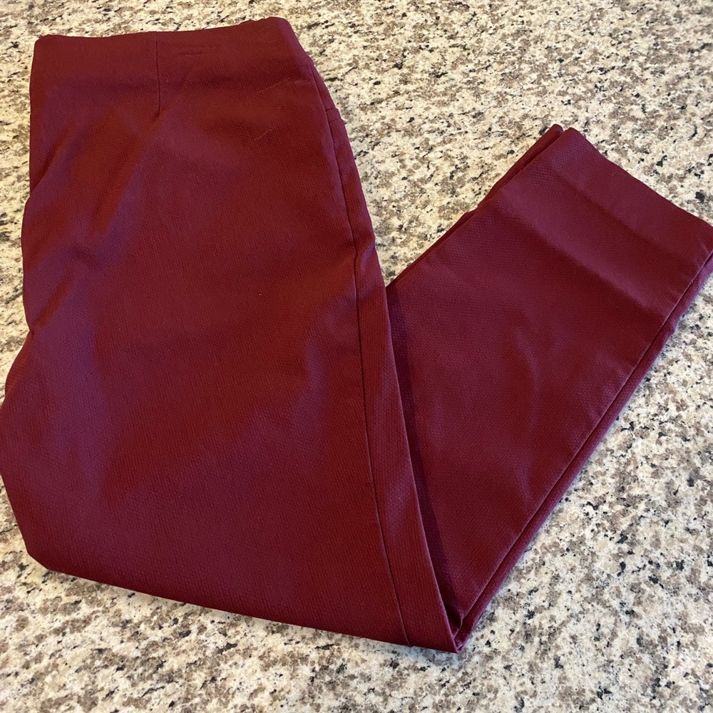 Burgundy short stretch pants